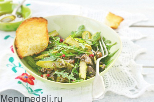 Теплый салат с рукколой и грибами | Меню недели