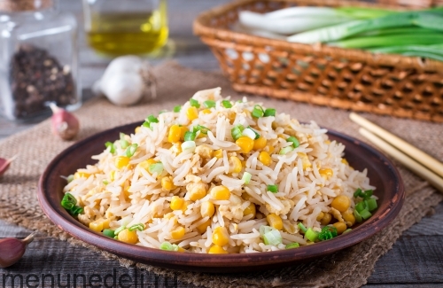 Рецепт жареного риса с кукурузой и яйцом | Меню недели