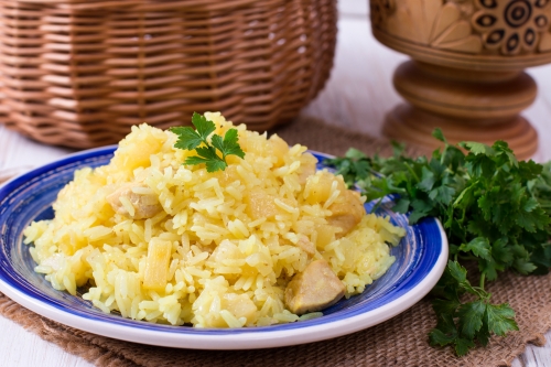 Куриное филе, жаренное с рисом и ананасами | Меню недели