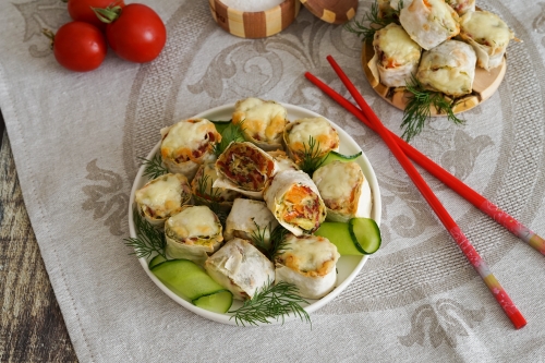 Рулетики из лаваша с картофелем, болгарским перцем и сыром: рецепт с фото пошагово | Меню недели