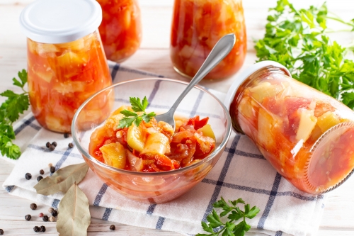 Салат с кабачками, помидорами и болгарским перцем на зиму: пошаговый рецепт с фото | Меню недели