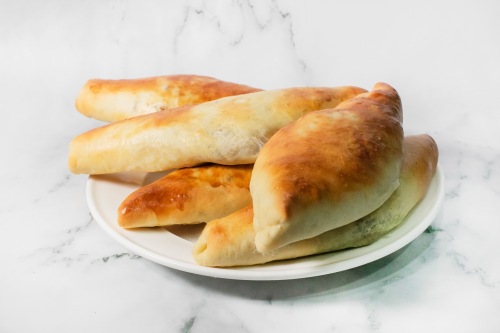Пирожки с мясом в духовке из дрожжевого теста: рецепт с видео и фото | Меню недели