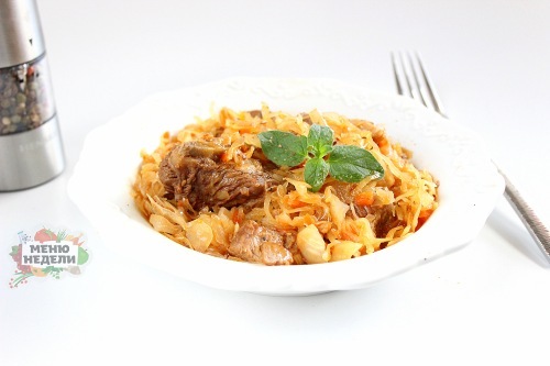 Квашеная капуста, тушенная на сковороде с мясом: рецепт с фото пошагово | Меню недели
